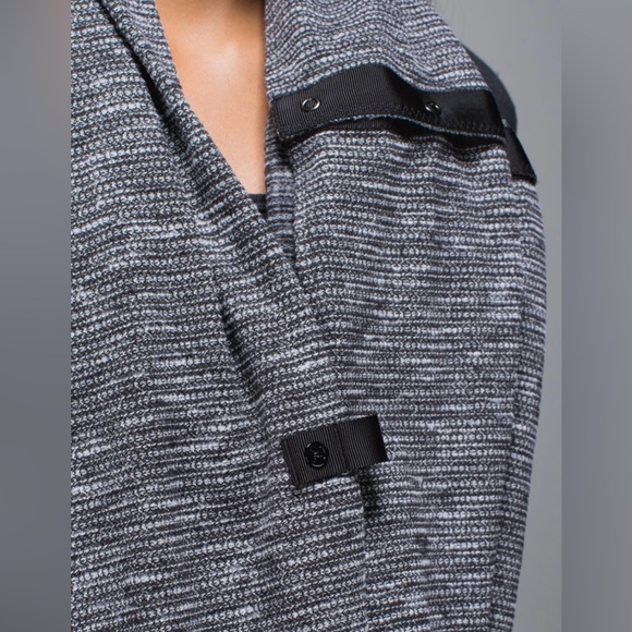 Lululemon Vinyasa Scarf *Rulu
Coco Pique - Picture 4 of 8